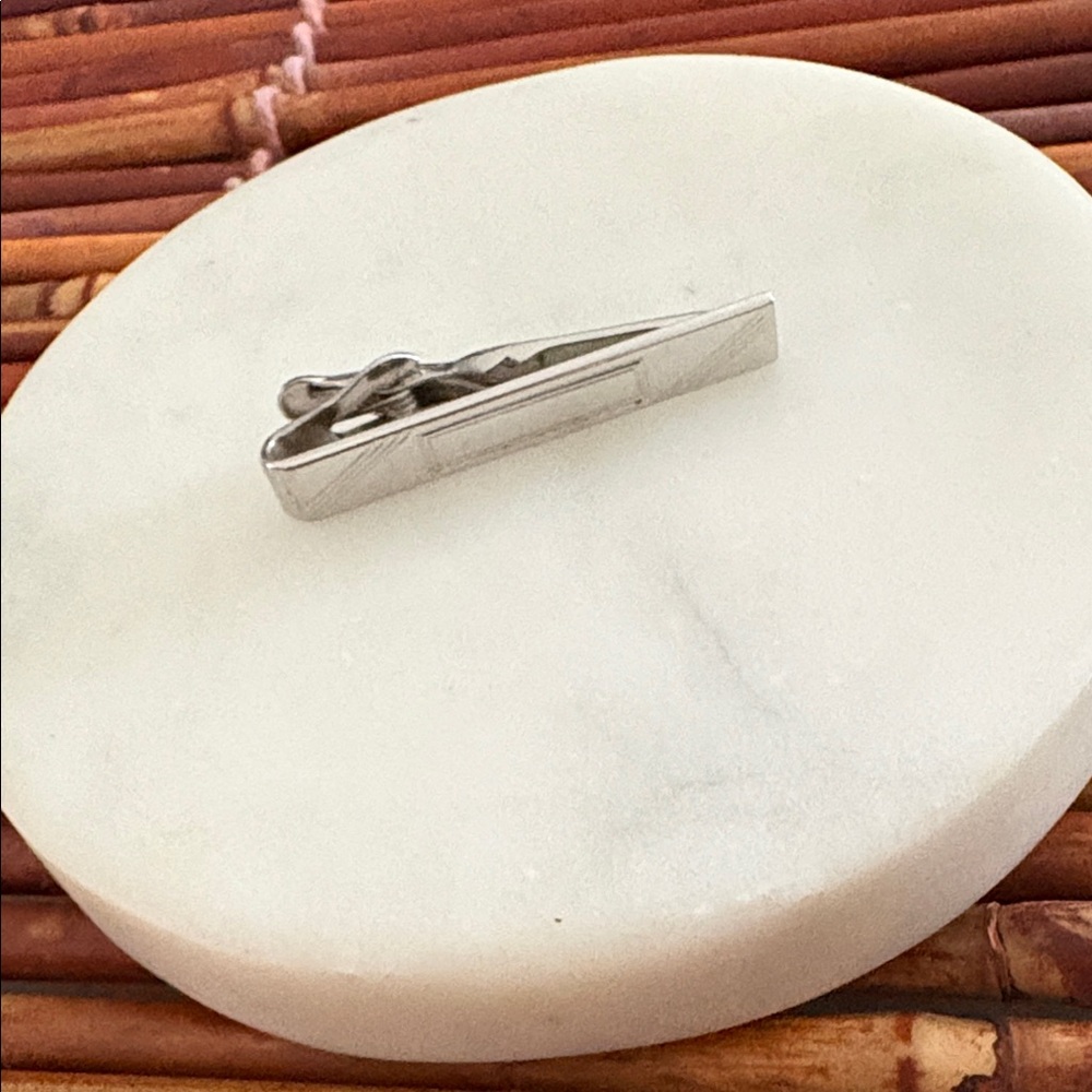 SWANK Classic Silver Tone Tie Bar